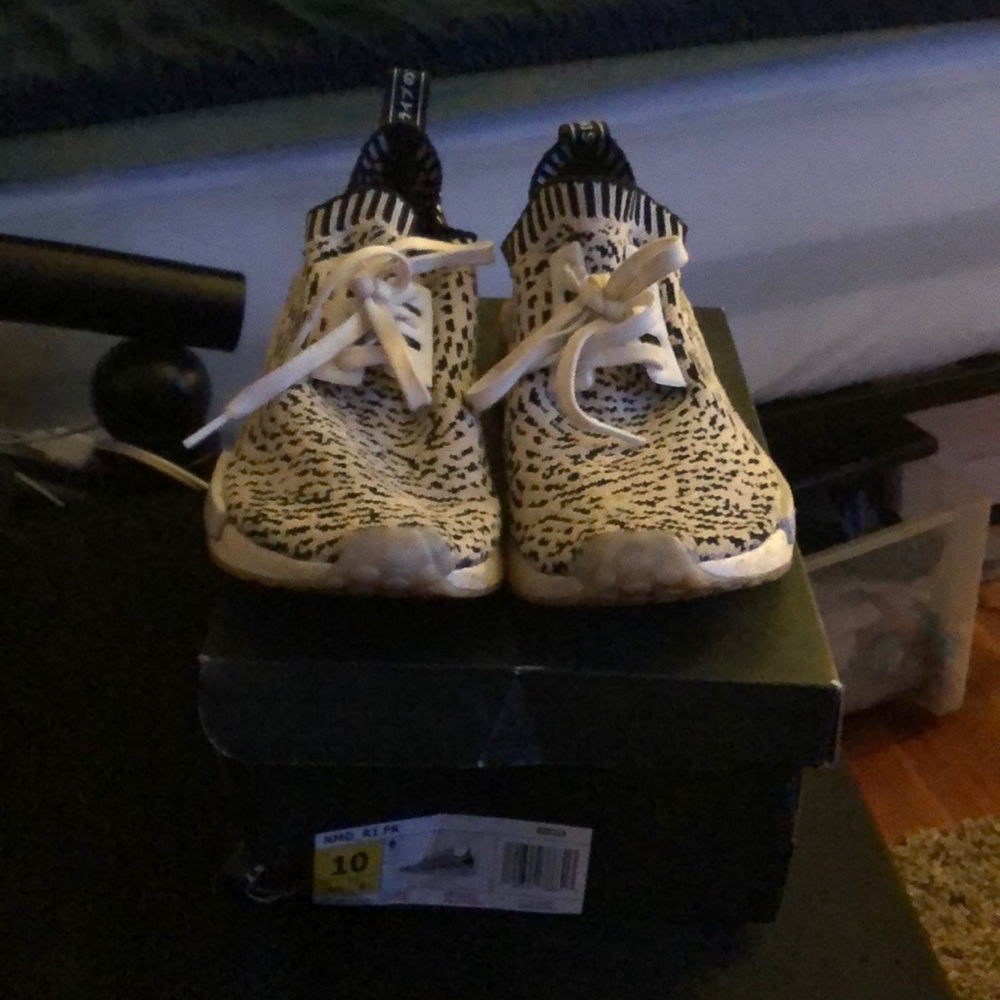 Addidas NMD R1 zebra print